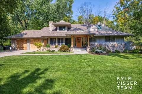 2863 Reeds Lake Blvd SE, East Grand Rapids, MI 49506