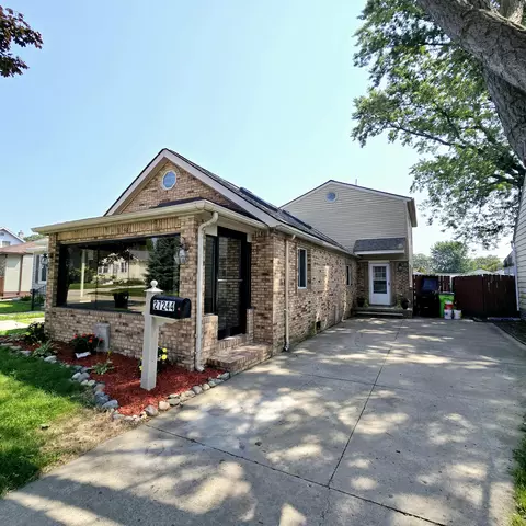 27244 Lawnwood St, Roseville, MI 48066