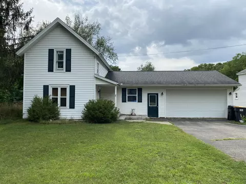 36 Mcclellan St, Hillsdale, MI 49242