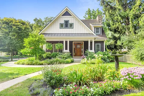 441 Spear St, Saugatuck, MI 49453