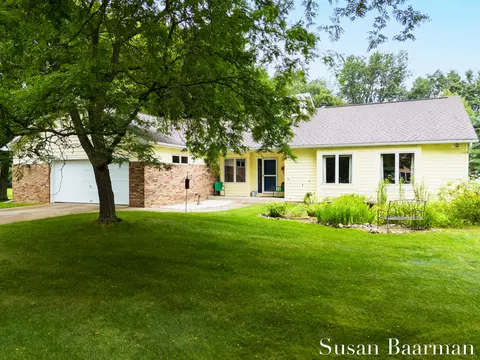 5686 Stoney Brook Rd, Kalamazoo, MI 49009