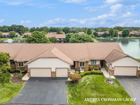 1692 Lakeview Dr, Zeeland, MI 49464