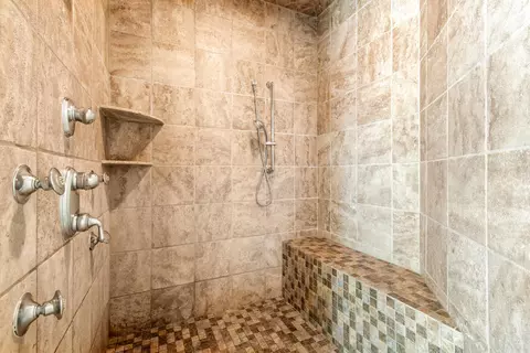 Bath - 7287 Scully Rd, Dexter, MI 48130 photo 3 of 9