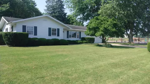 207 Reynolds St, Fennville, MI 49408