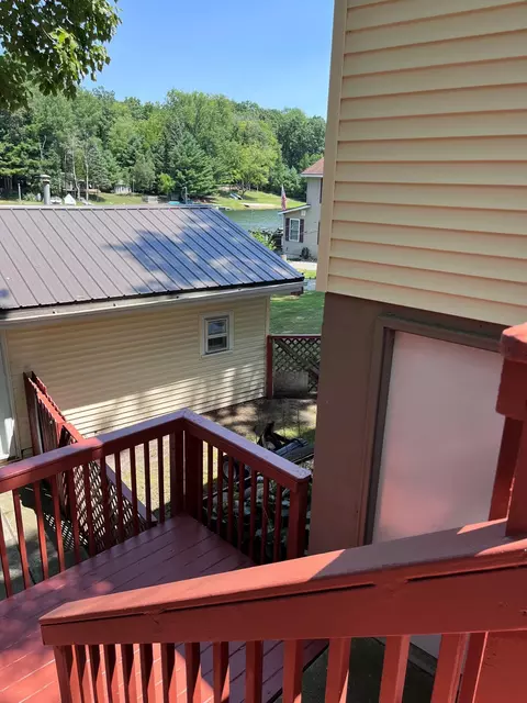 865 Pine St, Harrison, MI 48625 photo 3