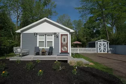 69 Pershing Ave, South Haven, MI 49090