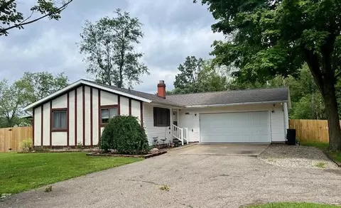 218 Hawthorne St, Athens, MI 49011