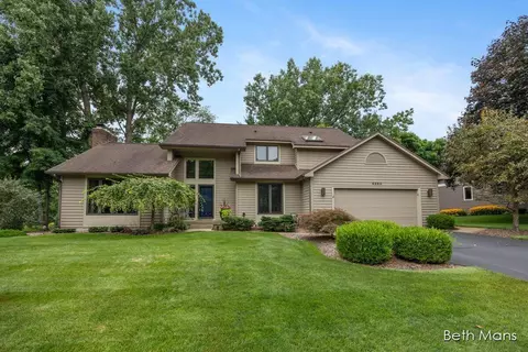 6560 Brookhills Ct SE, Grand Rapids, MI 49546