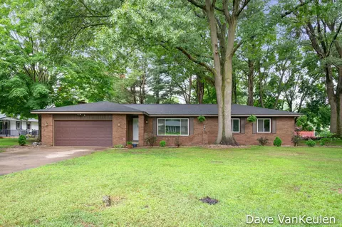 114 Navajo Ave, Holland, MI 49424