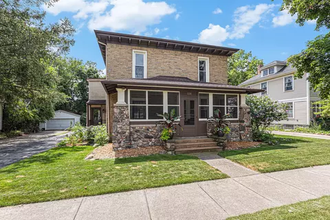 134 E Summit St, Chelsea, MI 48118