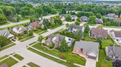 View/Area - 20652 Breezeway Dr, Macomb, MI 48044 photo 4 of 9
