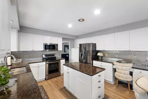 Kitchen - 20652 Breezeway Dr, Macomb, MI 48044 photo 2 of 5