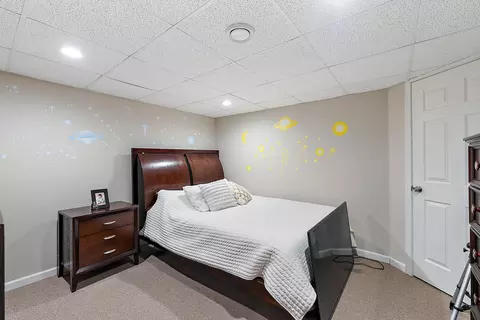 Bedroom - 20652 Breezeway Dr, Macomb, MI 48044 photo 8 of 9