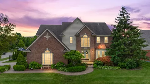 20652 Breezeway Dr, Macomb, MI 48044