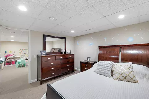 Bedroom - 20652 Breezeway Dr, Macomb, MI 48044 photo 9 of 9