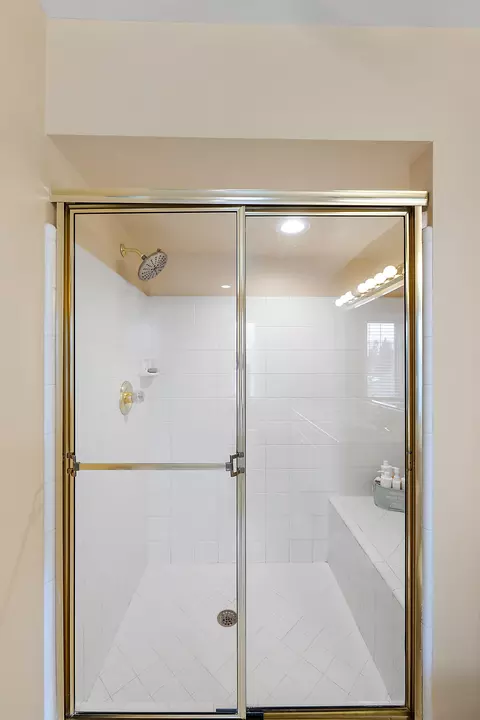 Bath - 20652 Breezeway Dr, Macomb, MI 48044 photo 5 of 9