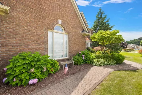Exterior - 20652 Breezeway Dr, Macomb, MI 48044 photo 3 of 19