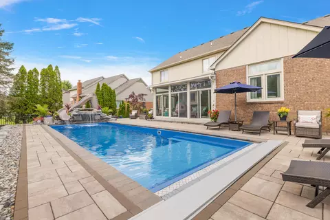 Exterior - 20652 Breezeway Dr, Macomb, MI 48044 photo 16 of 19