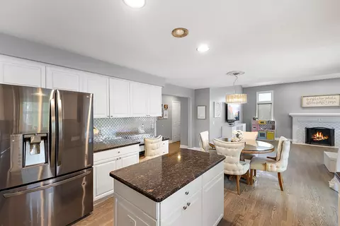 Kitchen - 20652 Breezeway Dr, Macomb, MI 48044 photo 4 of 5