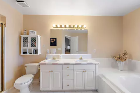 Bath - 20652 Breezeway Dr, Macomb, MI 48044 photo 2 of 9