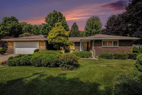 1010 Almaugus Dr, Niles, MI 49120