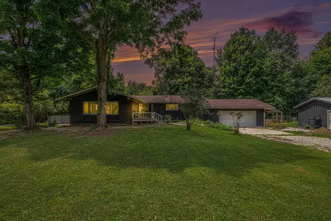 5292 Riverside Rd, Coloma, MI 49038