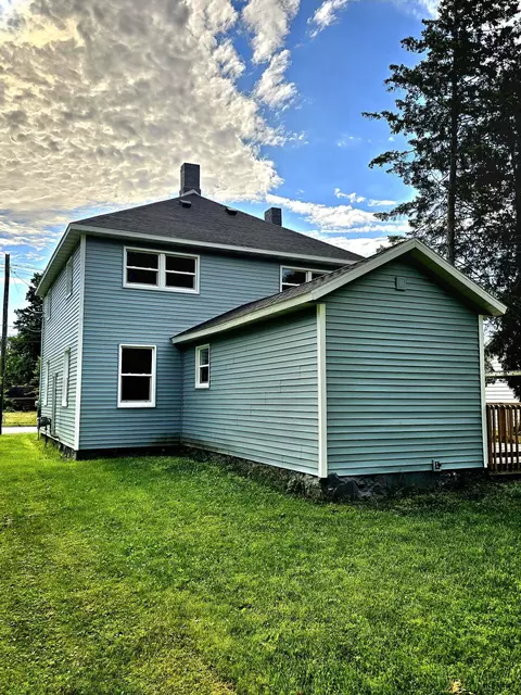 4391 Division St, Mcbride, MI 48852 photo 6
