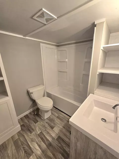4391 Division St, Mcbride, MI 48852 photo 30