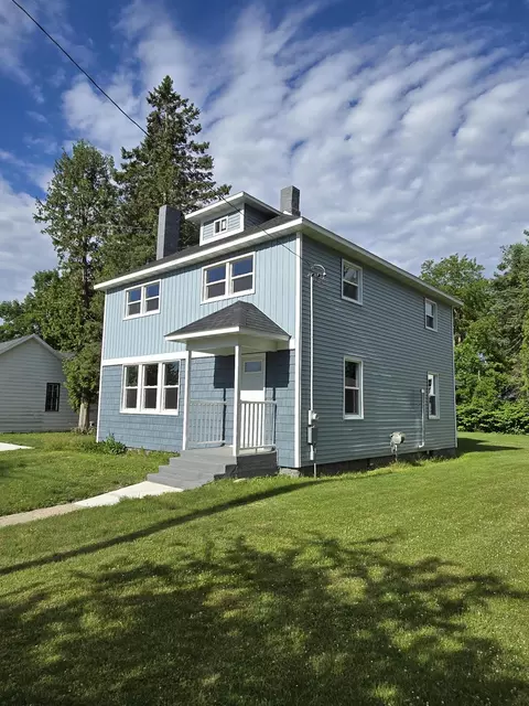 4391 Division St, Mcbride, MI 48852