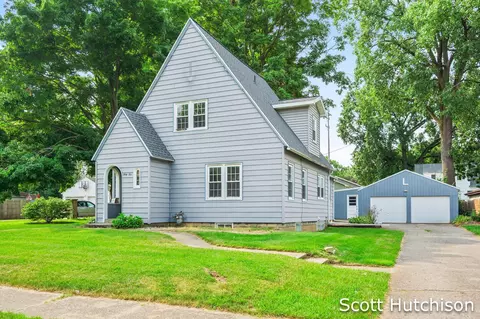 42 Canterbury St SW, Grand Rapids, MI 49548