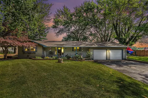 5670 Wendzel Dr, Coloma, MI 49038