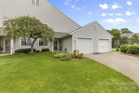175 Hunters Ln NE, Rockford, MI 49341