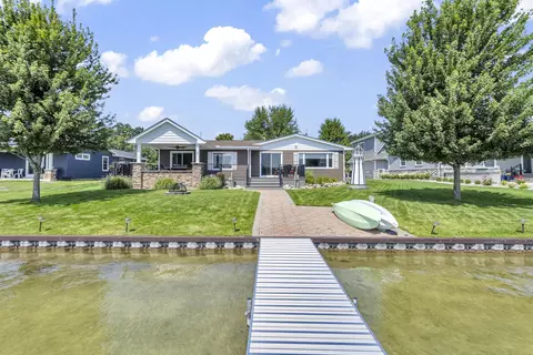 595 Acorn Trl, Horton, MI 49246