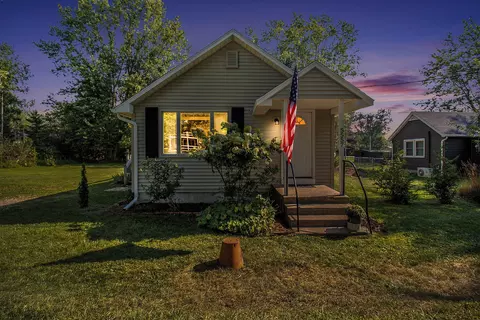 5557 8 Mile Road Rd, Onekama, MI 49675