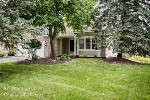 58 Aspen Ln NE, Grand Rapids, MI 49546