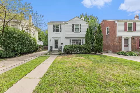 1605 Bournemouth Rd, Grosse Pointe Woods, MI 48236