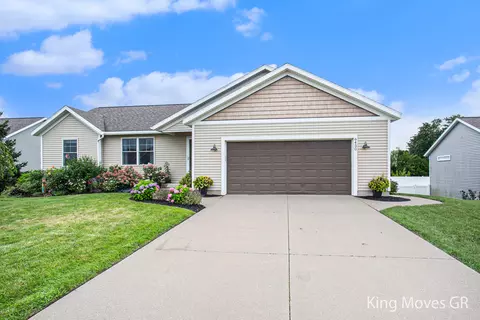 6450 Bradenwood Dr, Hudsonville, MI 49426