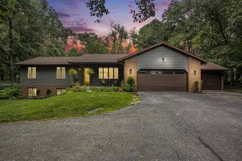 7135 Cascade Rd SE, Grand Rapids, MI 49546