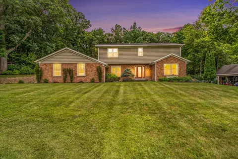 2568 Riveredge Dr SE, Grand Rapids, MI 49546