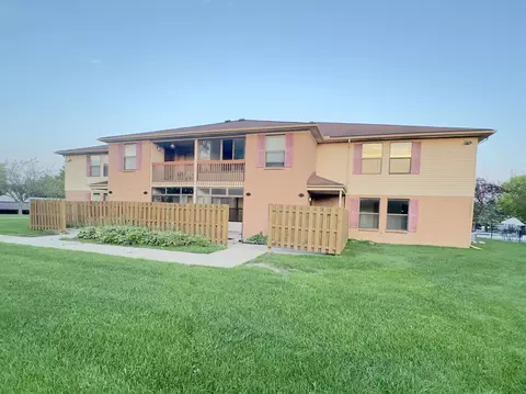 19255 Surrey Ln #41, Northville, MI 48167