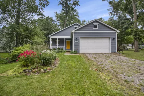 7810 Shady Ln, Whitmore Lake, MI 48189