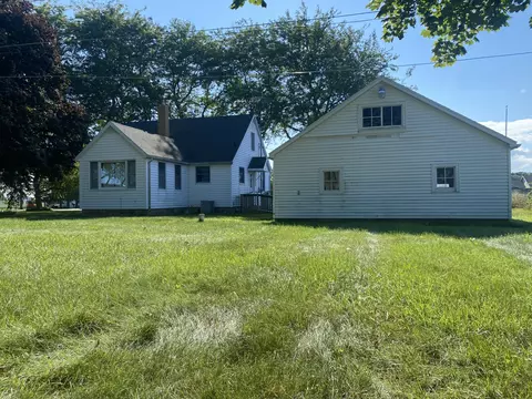 6456 N Wyman Rd, Edmore, MI 48829 photo 3