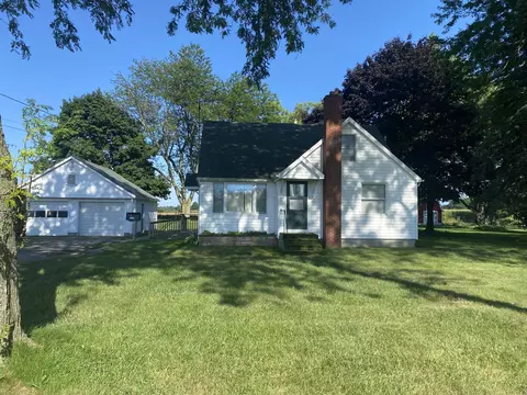6456 N Wyman Rd, Edmore, MI 48829 photo 2