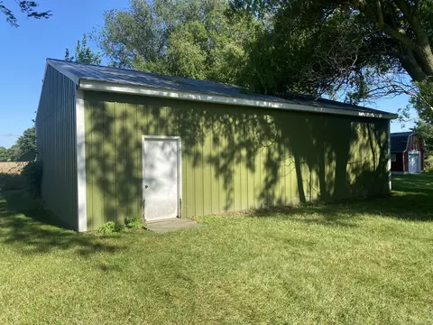 6456 N Wyman Rd, Edmore, MI 48829 photo 5