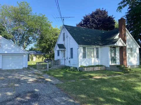 6456 N Wyman Rd, Edmore, MI 48829