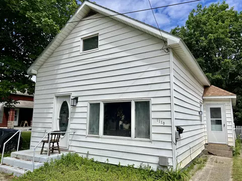 1110 21st St, Manistee, MI 49660
