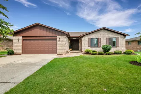 40768 Cascade Dr, Sterling Heights, MI 48313