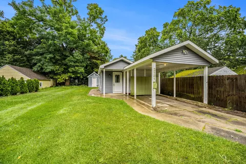 2131 Sheffield Dr, Kalamazoo, MI 49008