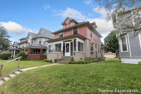 1318 Wealthy St SE, Grand Rapids, MI 49506