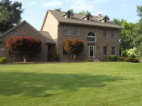 13957 Bridgewater Ct, South Lyon, MI 48178